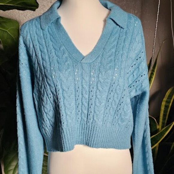 Embossed Size M cropped light blue polo sweater - Picture 3 of 3